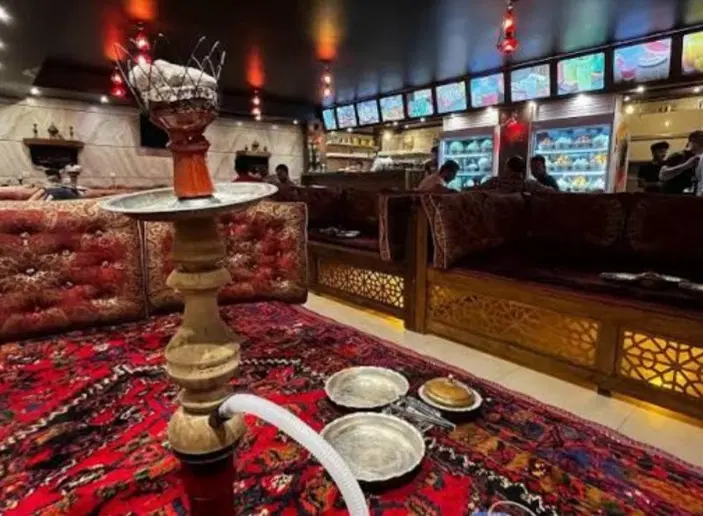 جی‌شرقی‌‌بر‌‌خیابان‌چایخانه‌۴۰۰‌م‌باسابقه‌۲۰‌سال