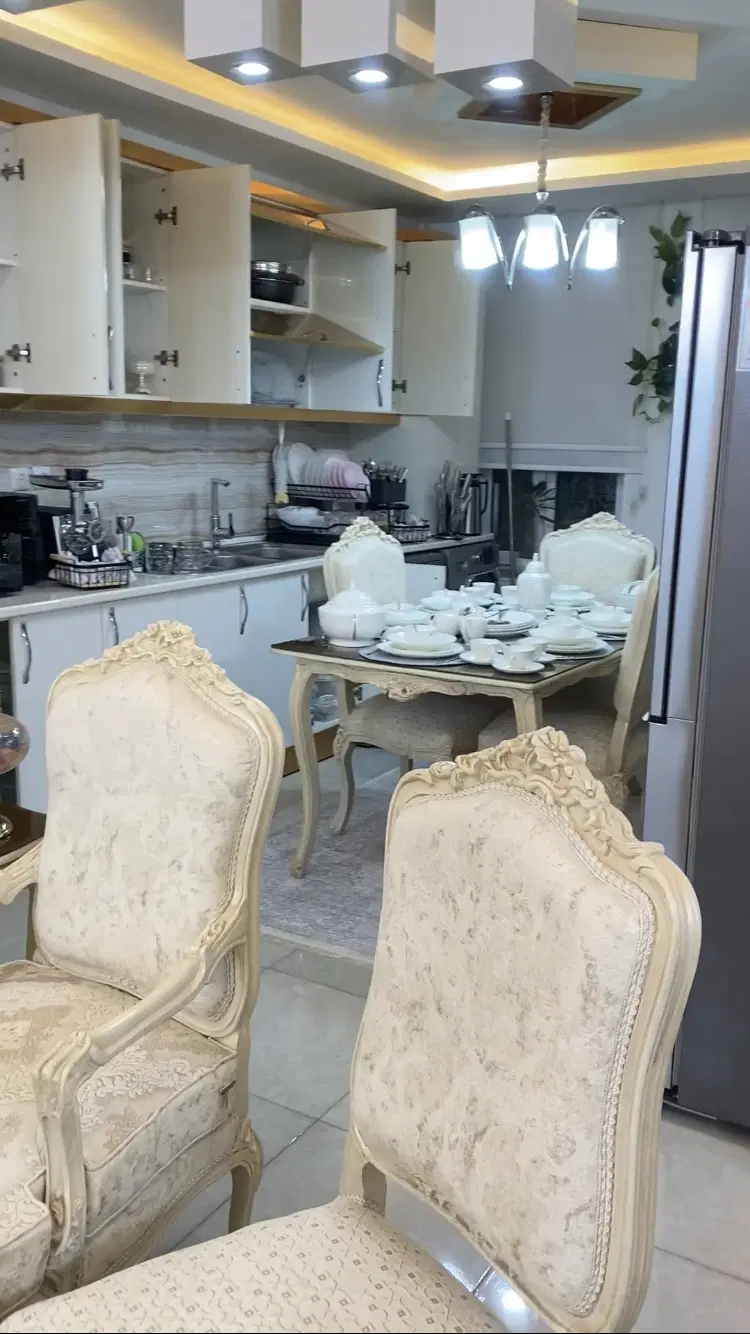اجاره طبقه اول بازسازی شده ۹۰ متری - موقعیت عالی
