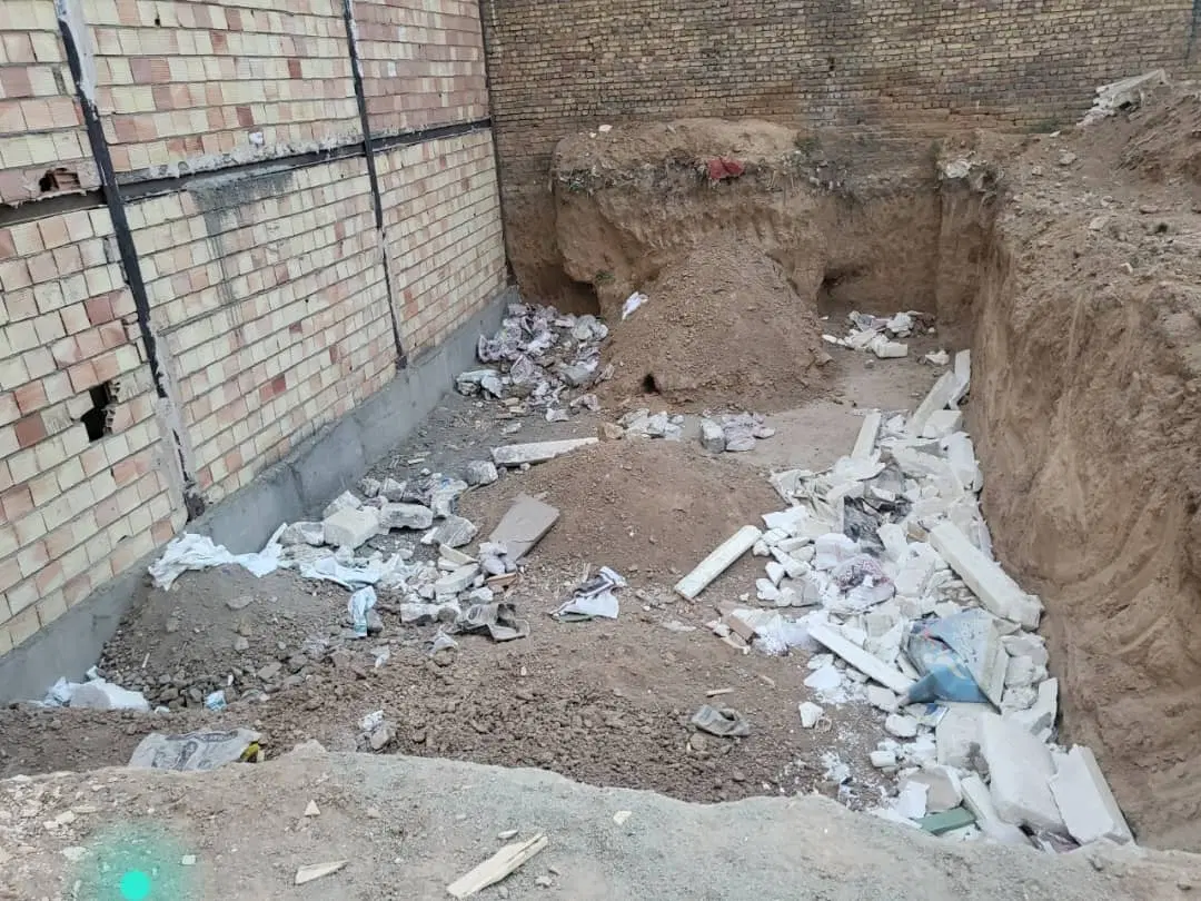 زمین ۱۰۲متر بر۷ گودبرداری شده