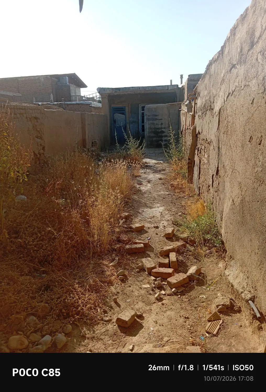 زمین و خانه