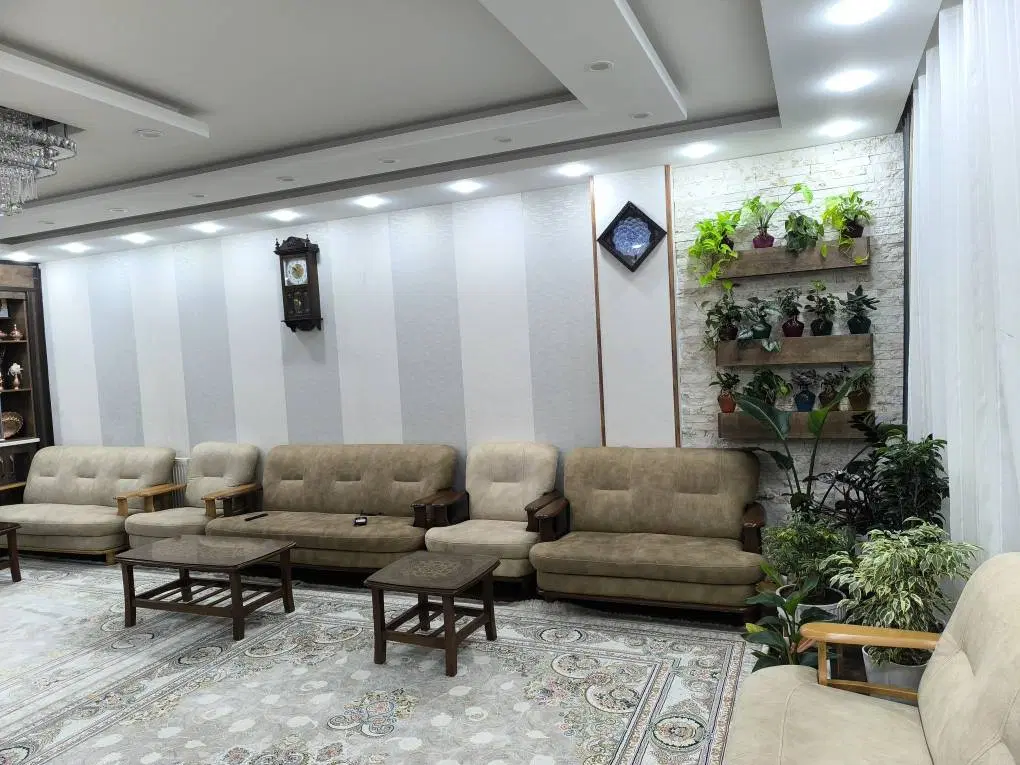 طلاب ۱۱۷ متری