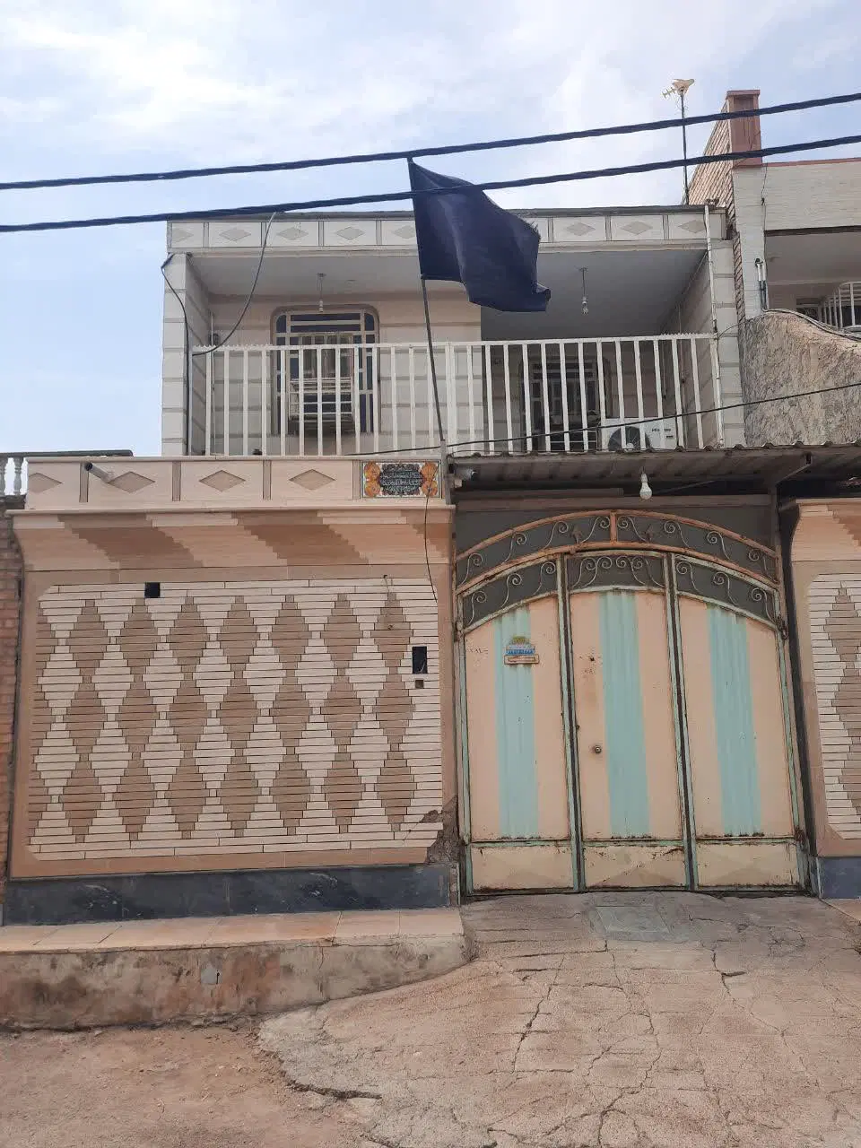 منزل ویلایی دوبلکس واقع در قلب بازار مساحت۱۲۰ متری