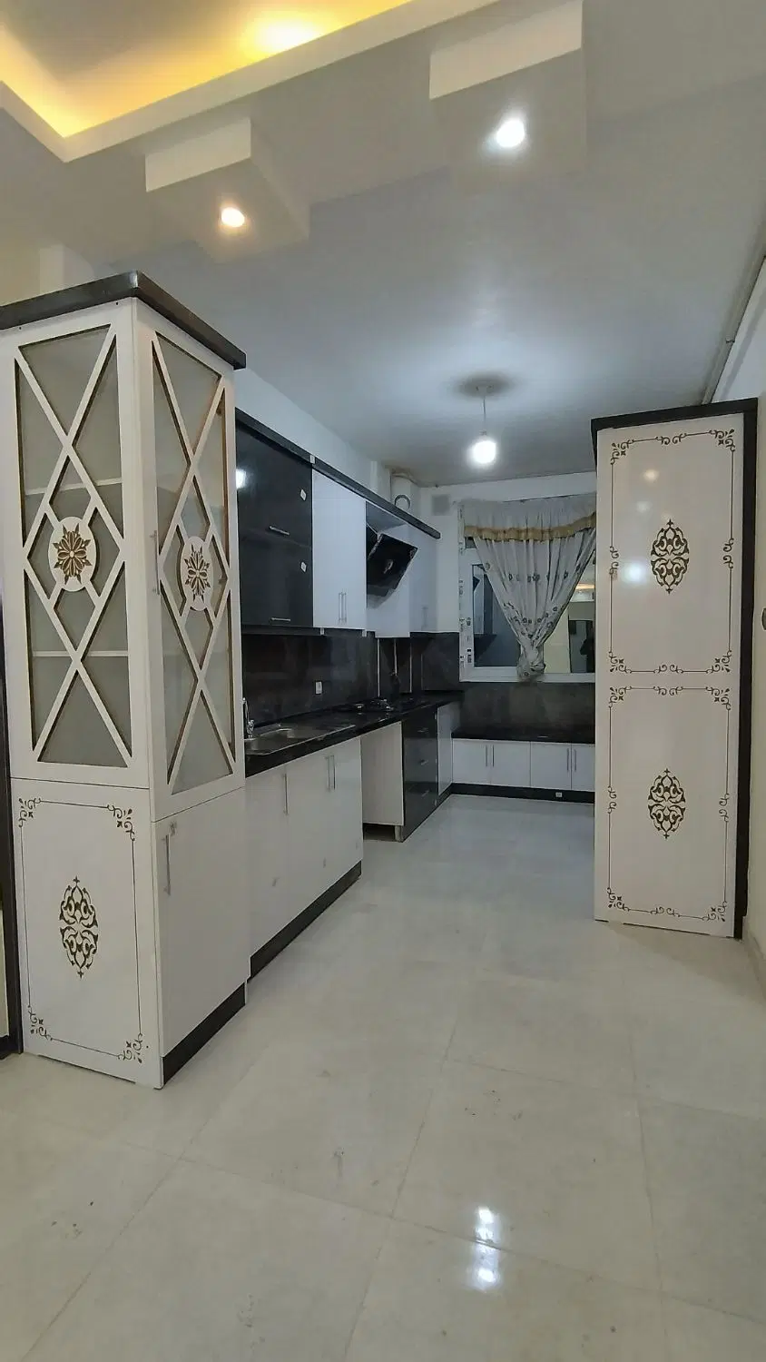 آپارتمان۱۰۰متری نوساز طبقه اول باآسانسور
