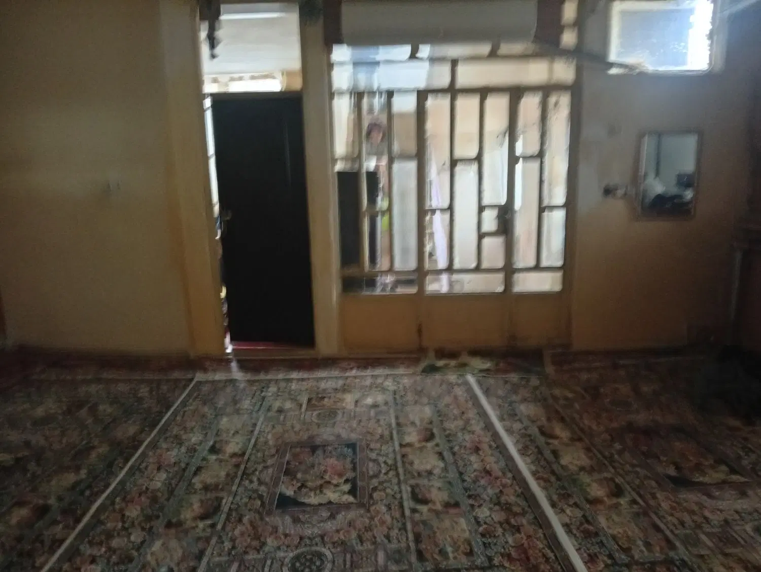 خونه طبقه بالا 150متری جلو خیابان