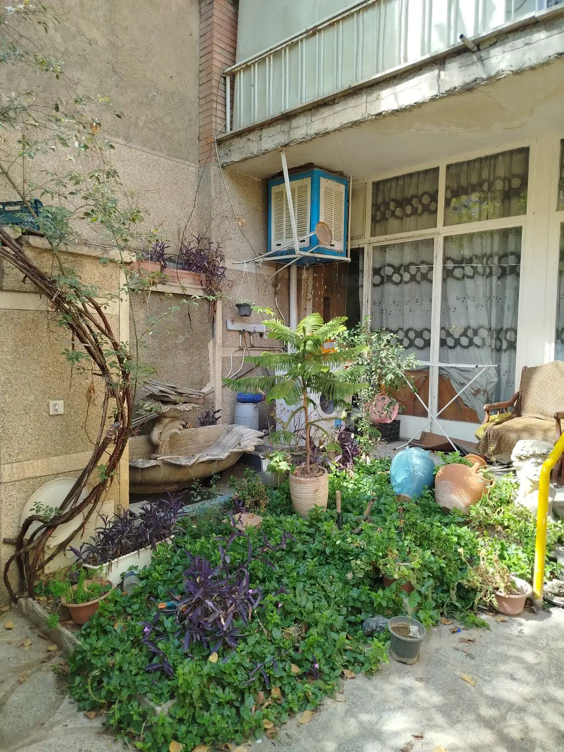 خانه در دو طبقه و نیم