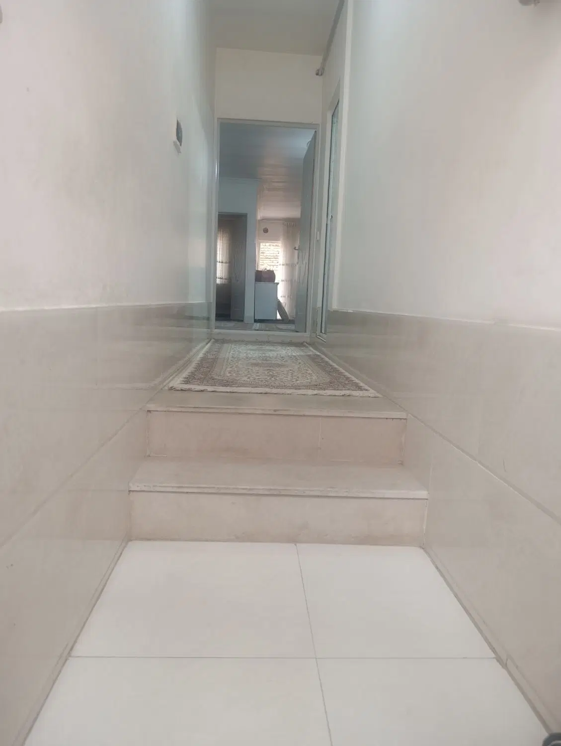 ساختمان سه طبقه