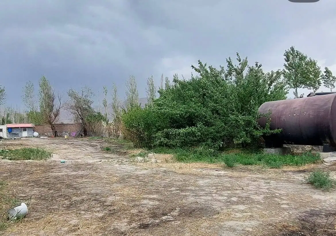 قطعه زمین مسکونی شمالی ۱.۵دانگ کل عرصه ۲۰۰