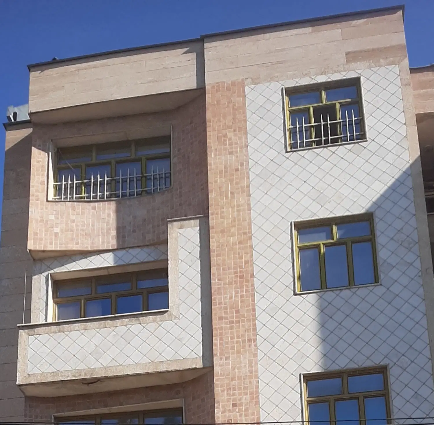 فروش واحد با موقعیت تجاری خیابان اردیبهشت