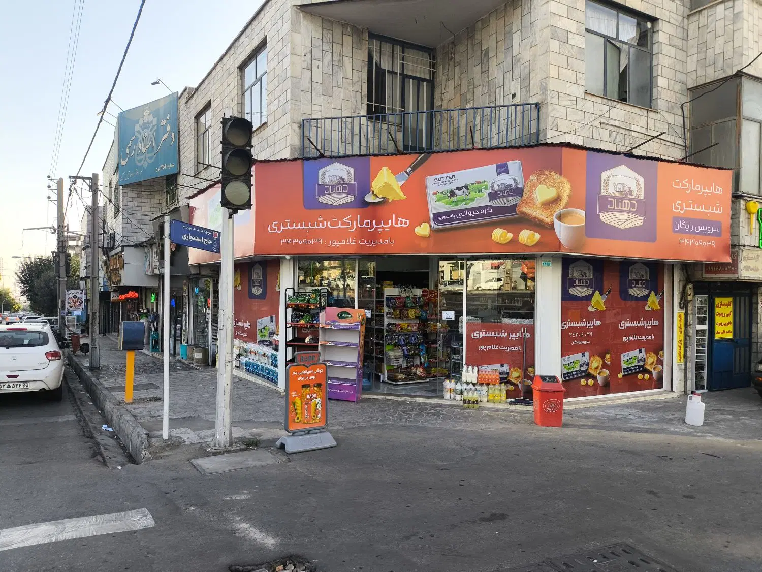 اجاره دادن یک بالکن برای نصب تبلیغات و بنر