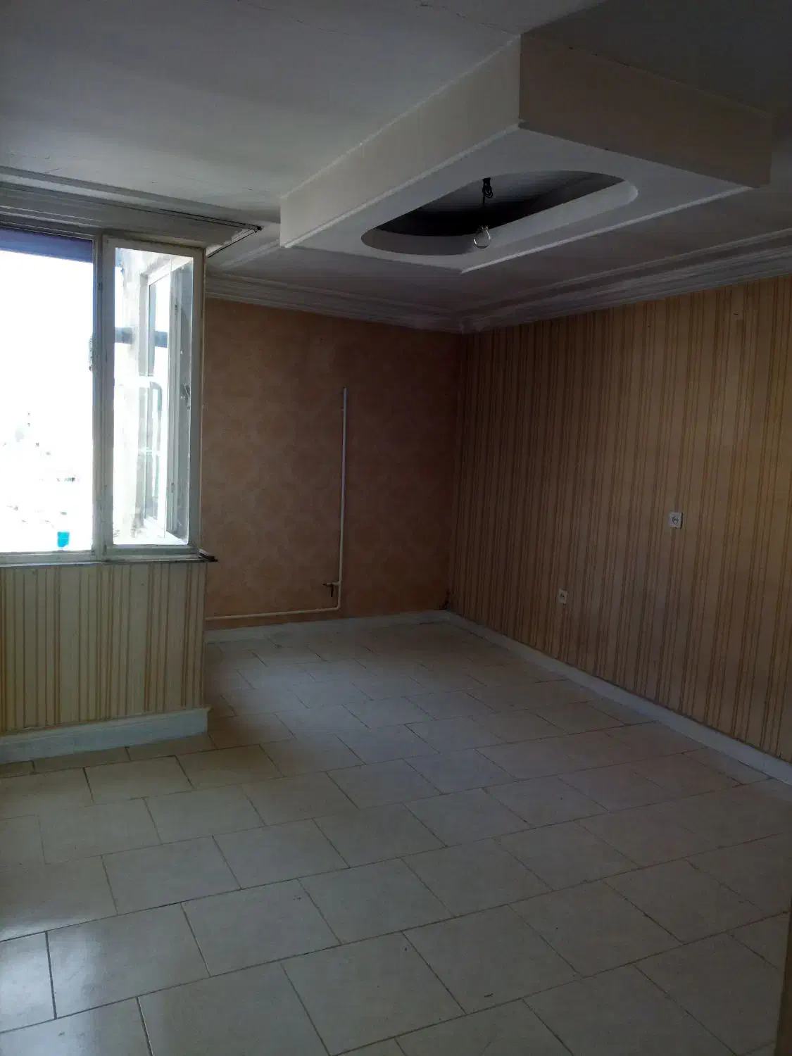 آپارتمان طبقه ۴ حدود ۶۰ متر