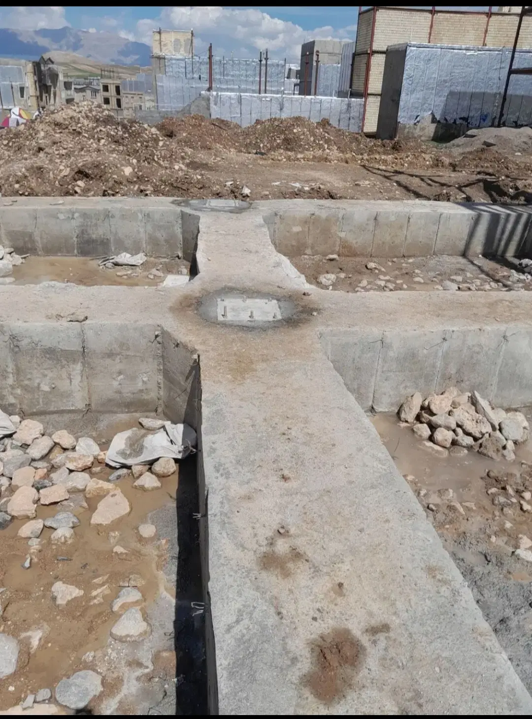 یک قطعه زمین ساختمانی