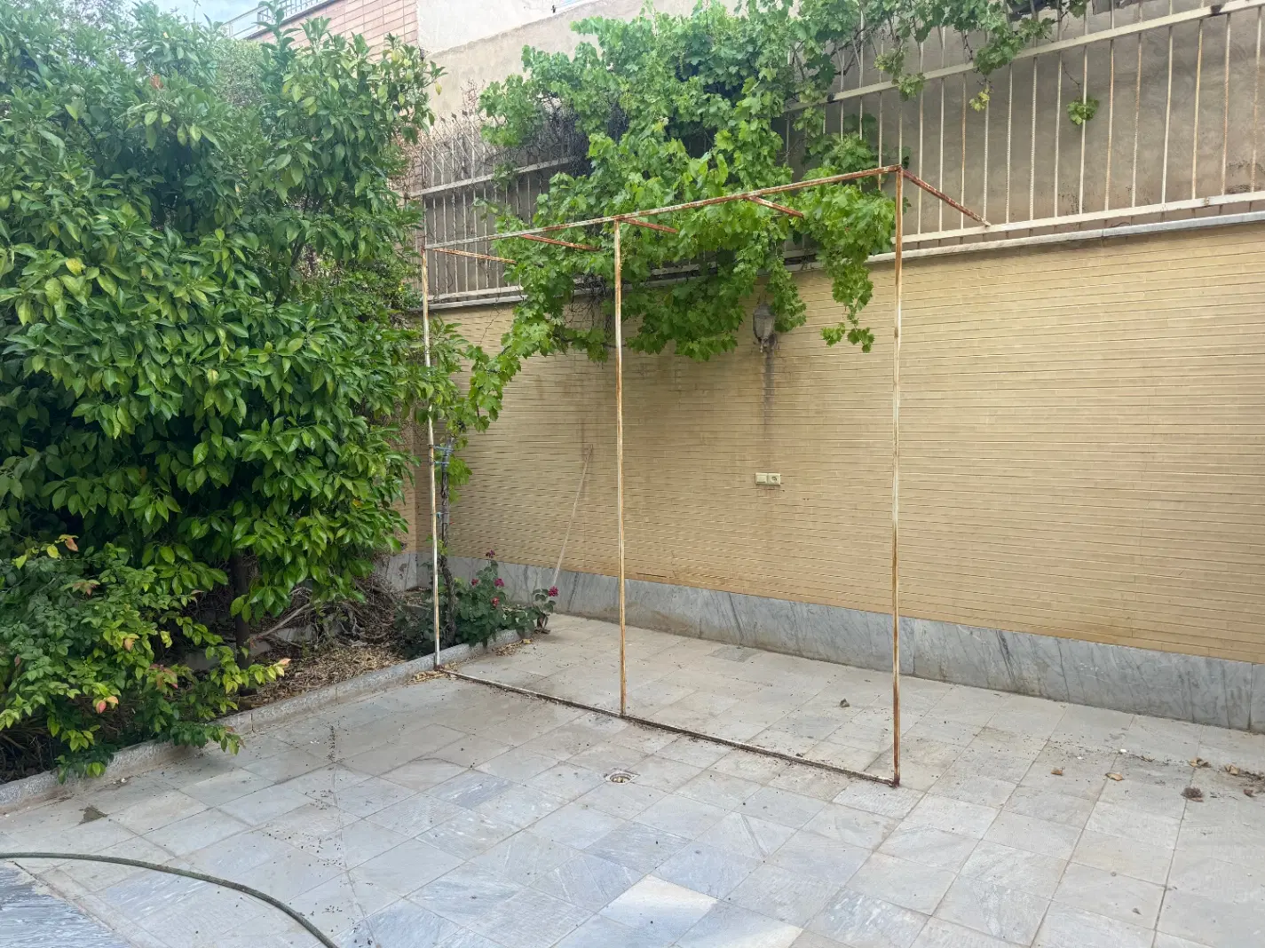 ۱ خواب حیاط اختصاصی