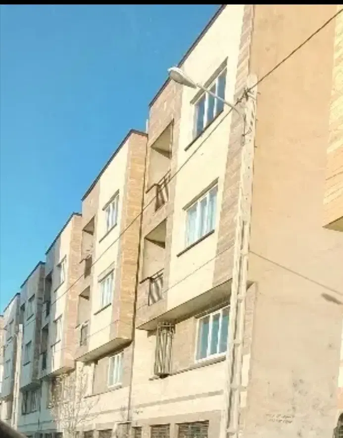 آپارتمان 2 خوابه دارای تراس 24 متری با وام