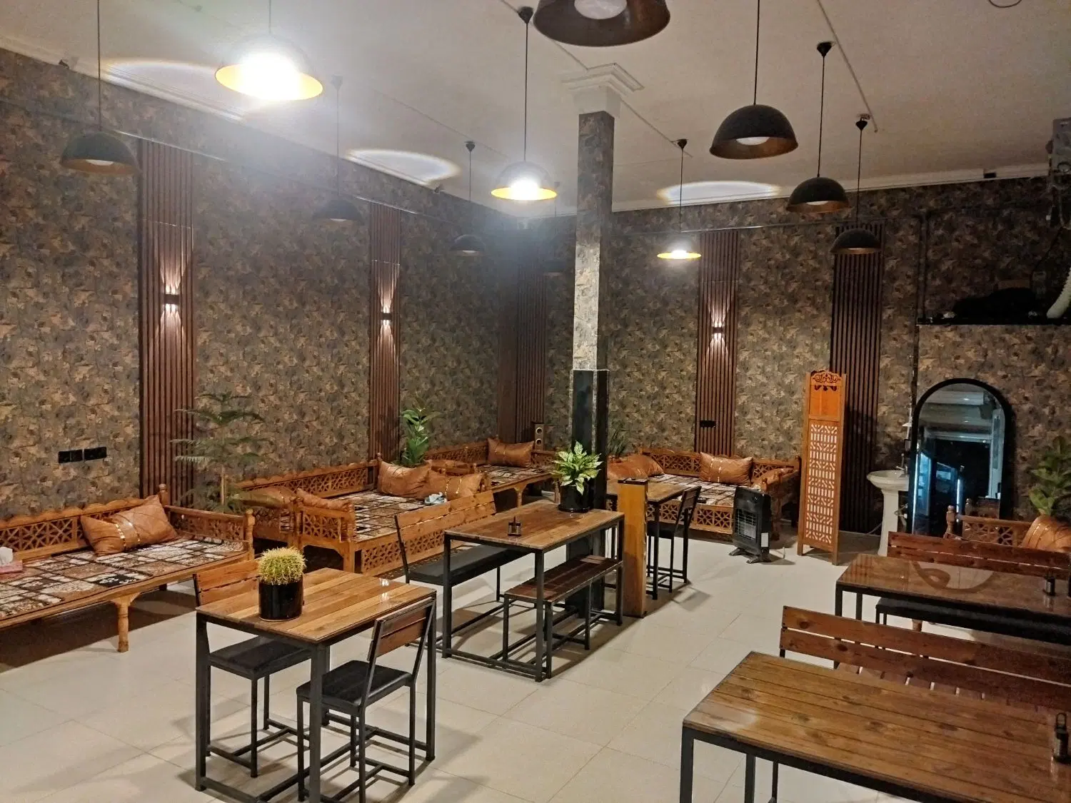 اجاره مغازه 110 متری جلو خیابان اصلی