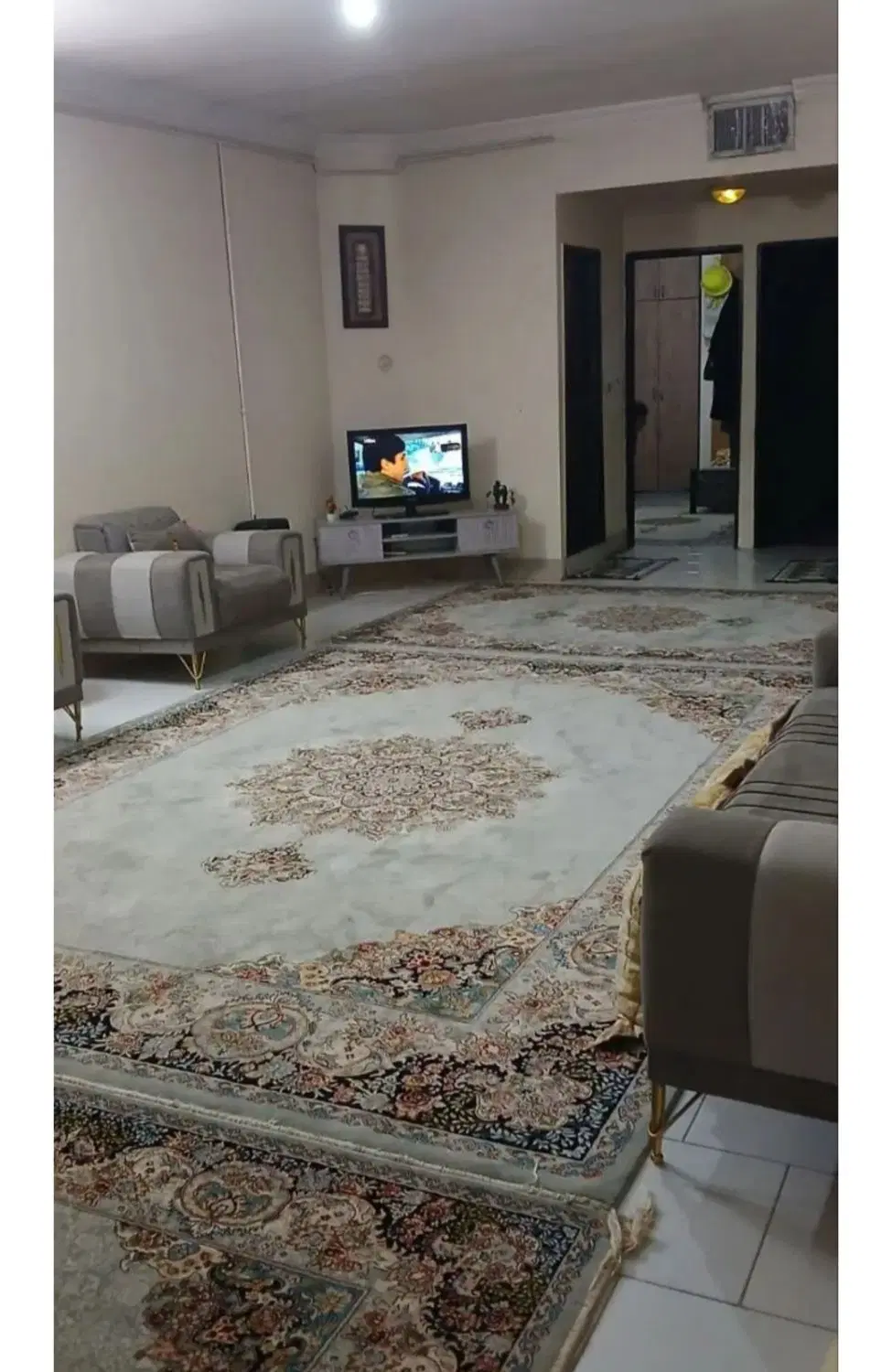 اپارتمان دوخوابه تمیز با پارکینگ