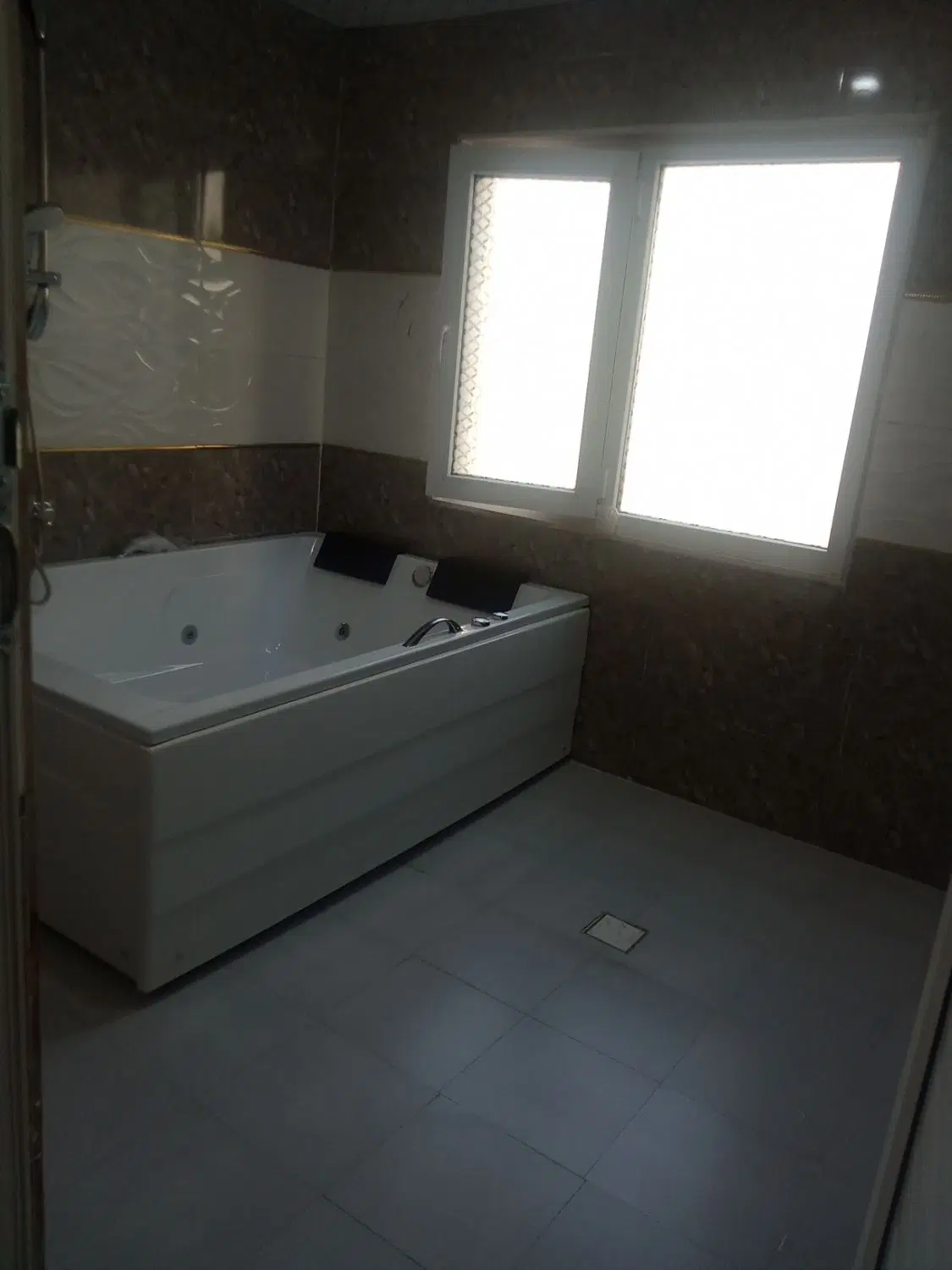 ویلا جکوزی دار حیاط دار