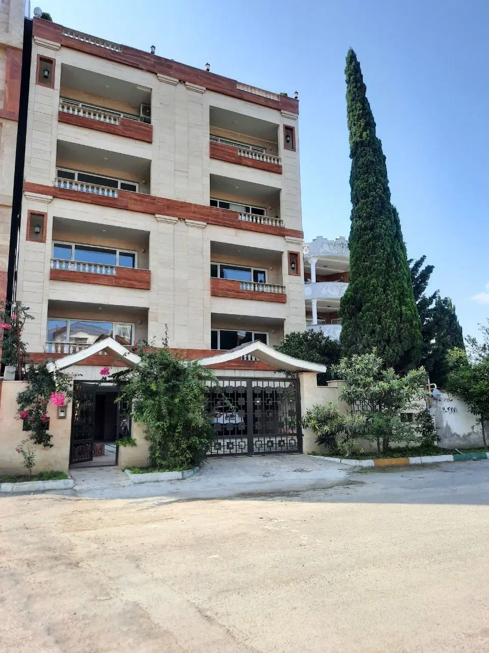 آپارتمان ۱۲۰ متری ایزدشهر