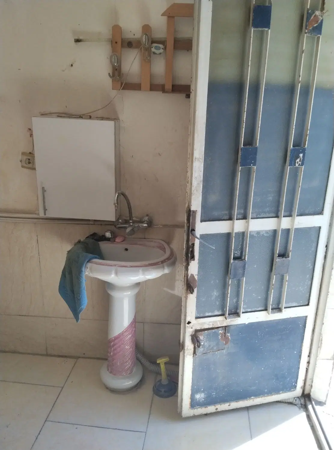 مغازه ده متری رهن اجاره داده میشه