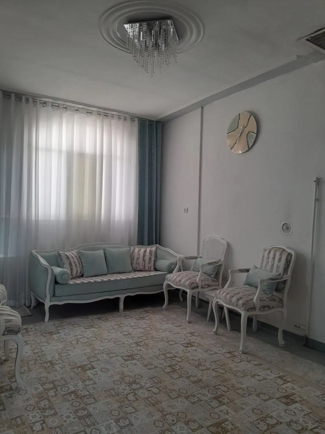 خانه ویلایی سه طبقه همراه با یه مغازه تجاری