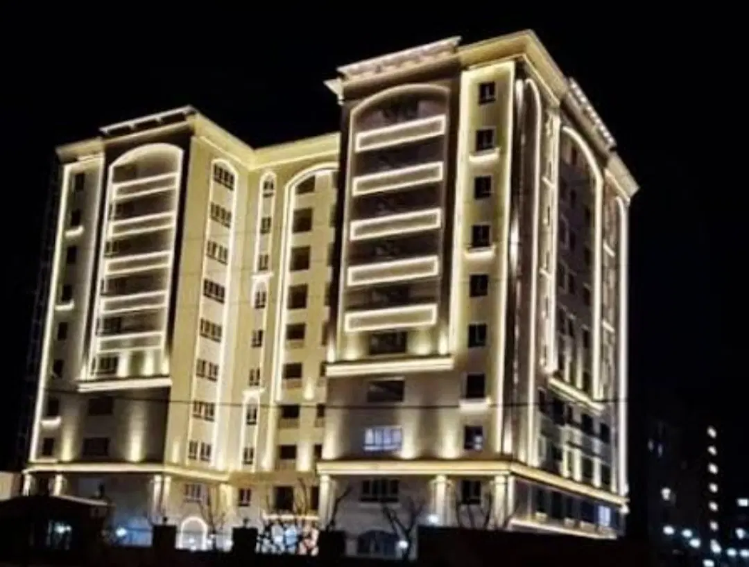 واحد ۱۴۷ متری برج باغ مجلل