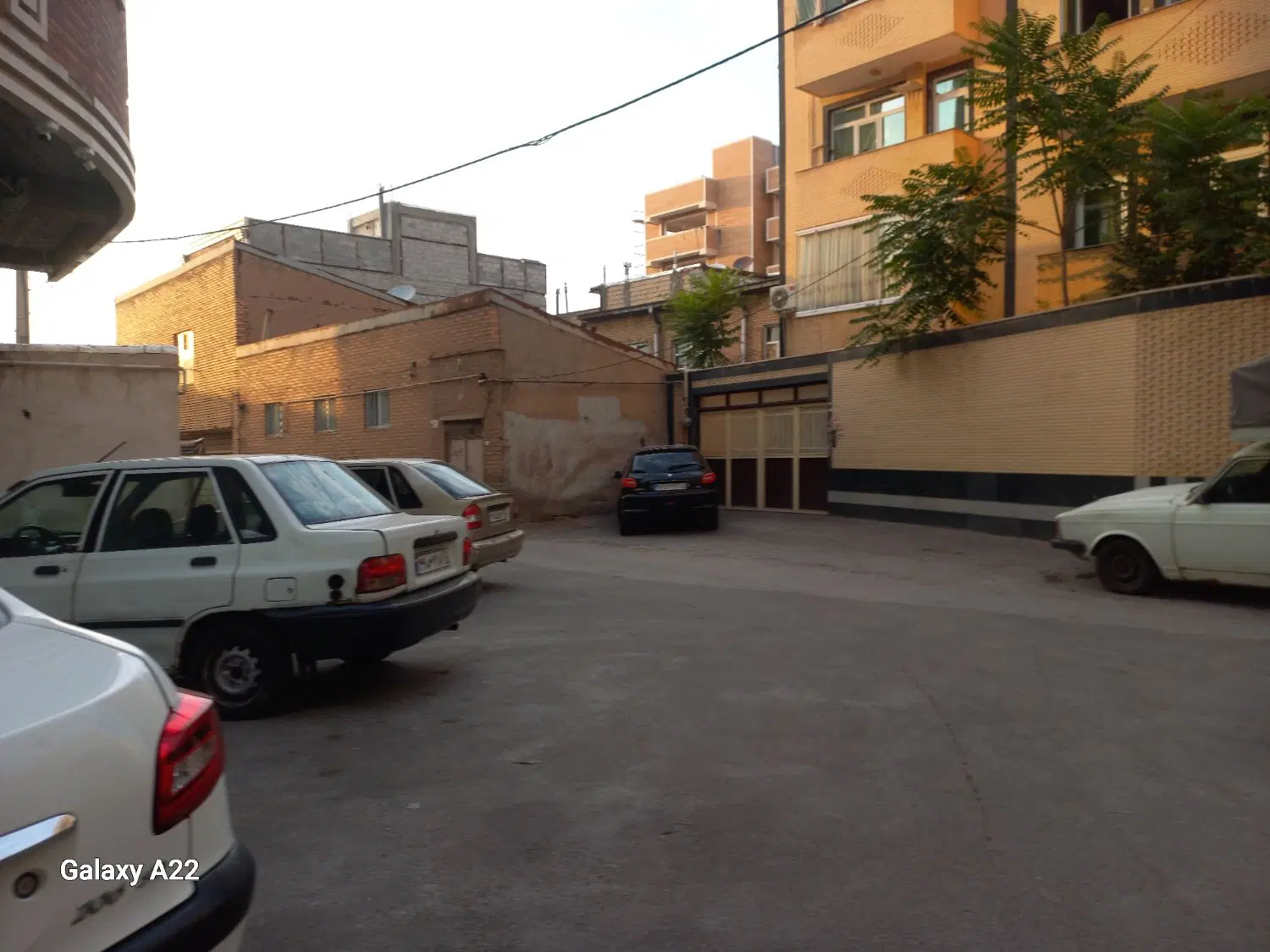 یک باب حیاط به متراژ ۶۴_۵۰ باانشعابات کامل