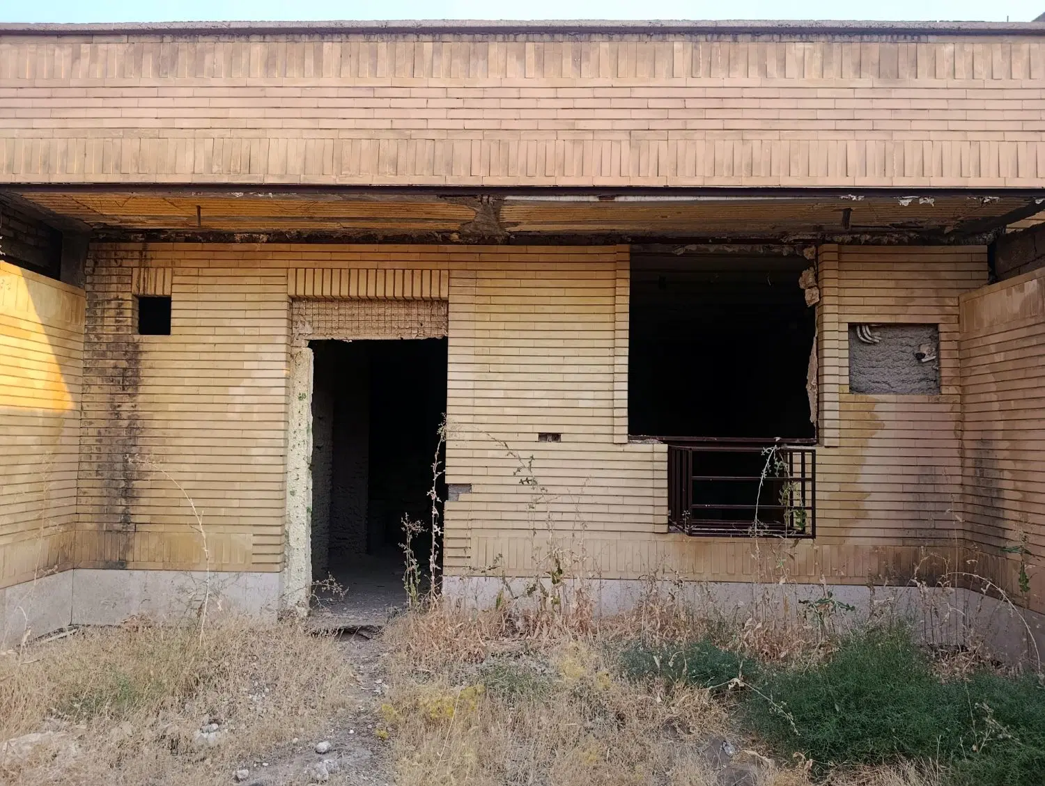 خانه ویلایی نیمه کاره قیمت توافقی