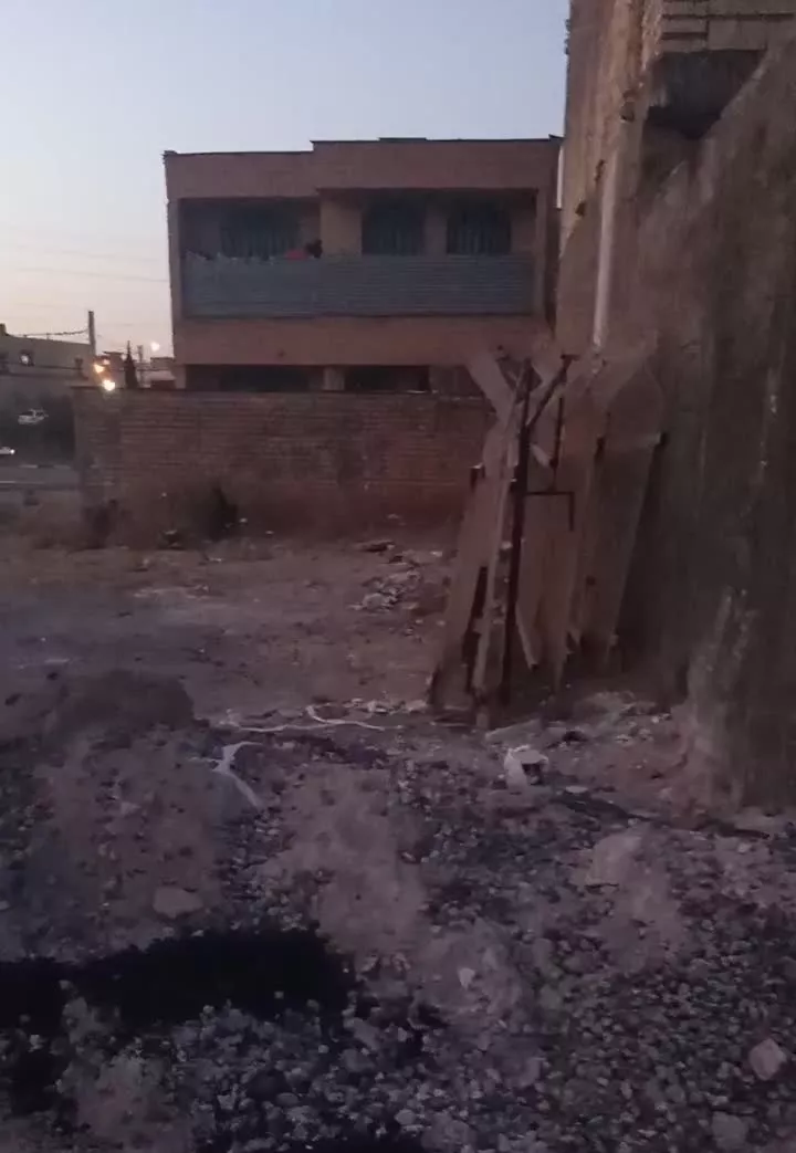 125سر نبش نزدیک بلوار روزبهان