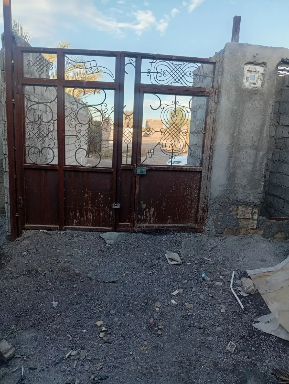 خانه نیم ساز