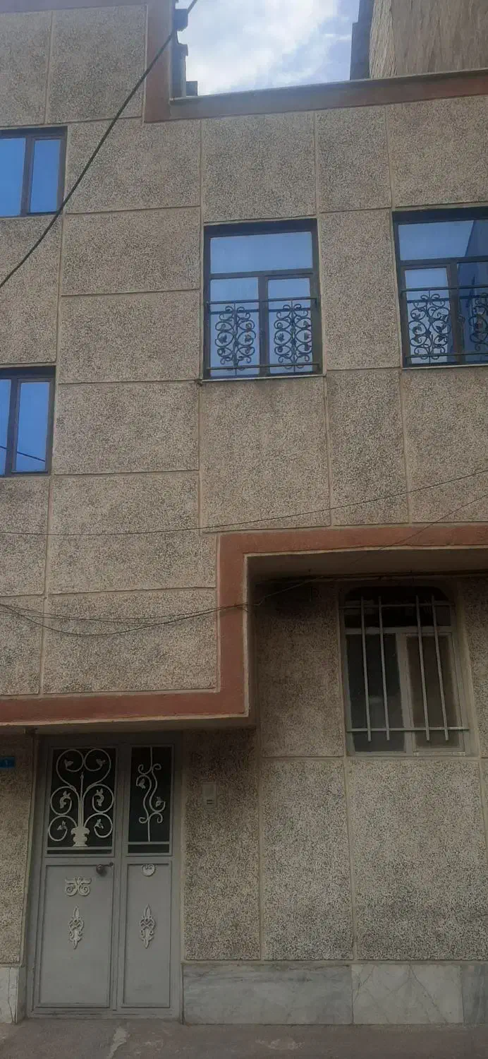 ساختمان دوطبقه