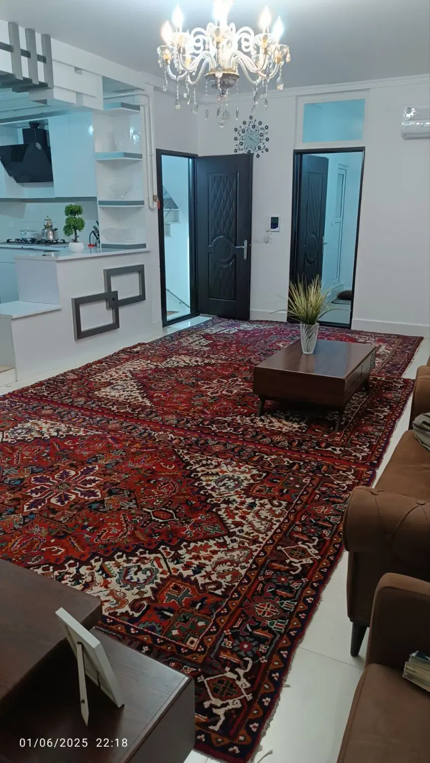 فروش اپارتمان حیاط ویلائی لوکس دو خواب مغازه دار