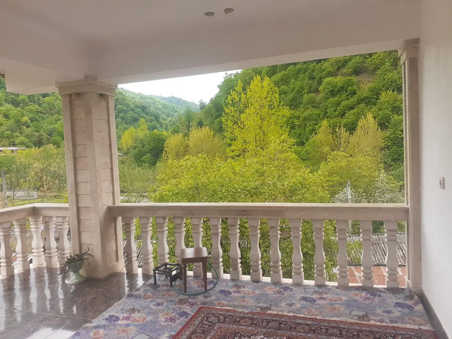 ویلا ۲۵۰متری۳خواب لب رود خونه و جنگل ارزان ق