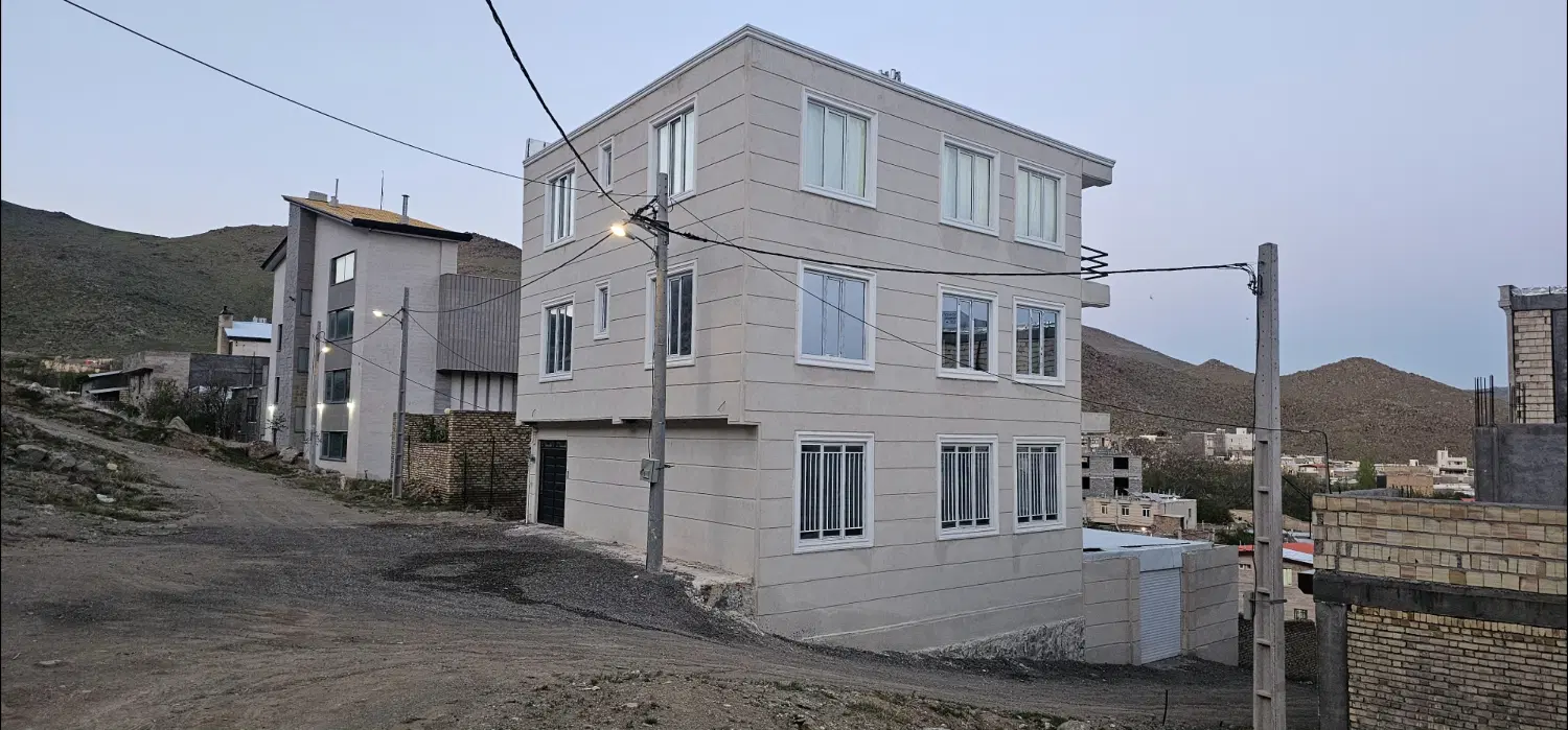 زمین پایین کوه دربند