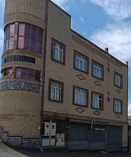 فروش ۲ واحد ملک مسکونی و ۳ باب مغازه با سند مجزا
