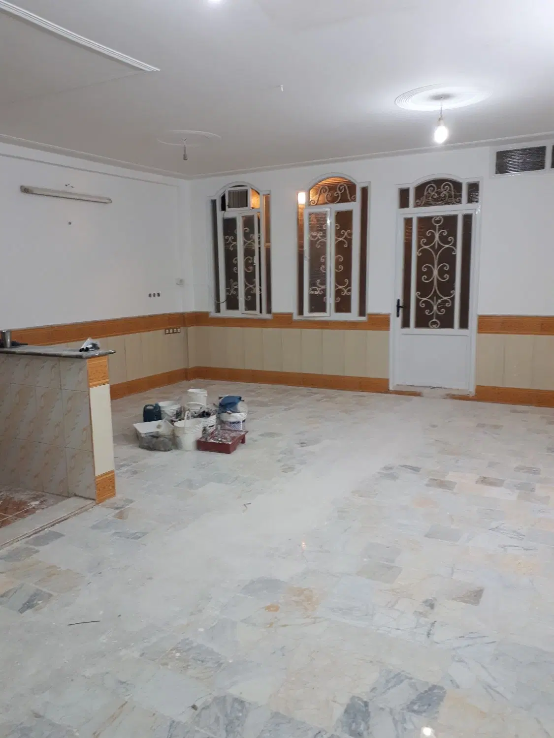 واحد 90متری همکف راه جدا