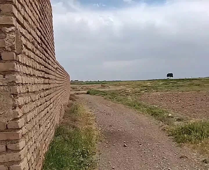 زمین در مبارکه چسبیده به شهر