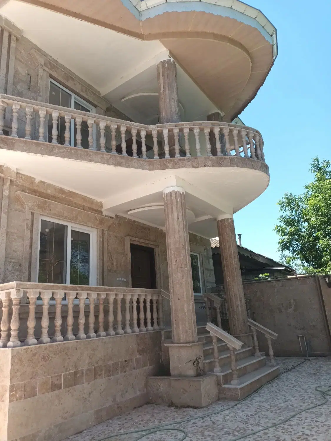 خانه ویلایی دو طبقه