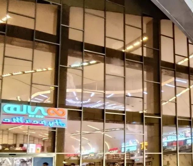 مغازه برخیابان دانش