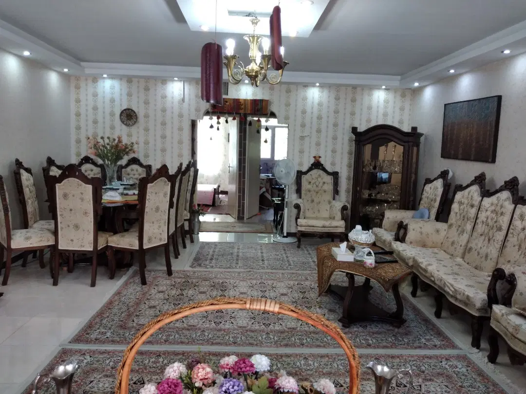 آپارتمان۸۷متری۲خواب طبقه اول بدون هزینه