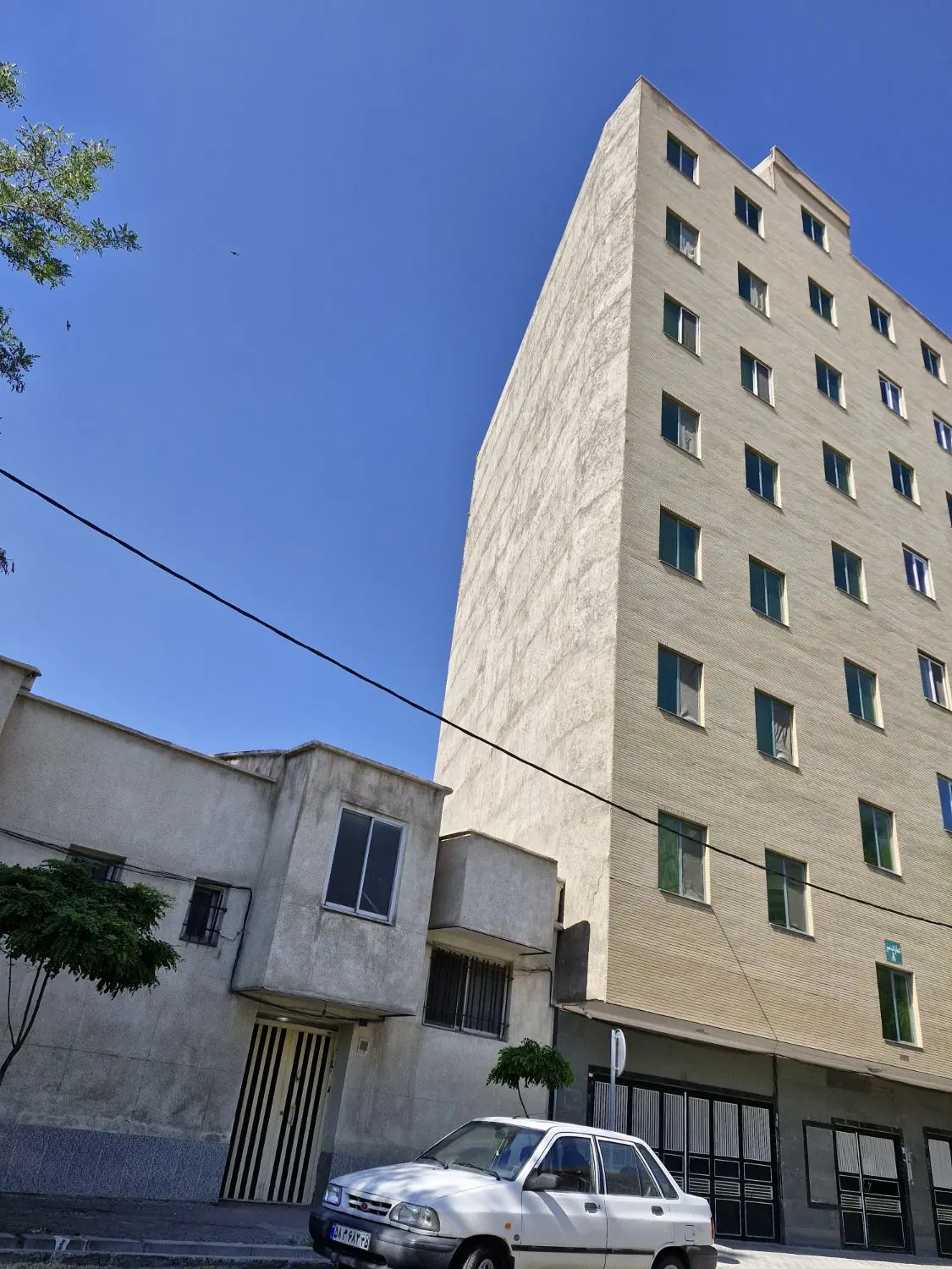 حیاط کلنگی ۵۰۰ متر لقمان حکیم
