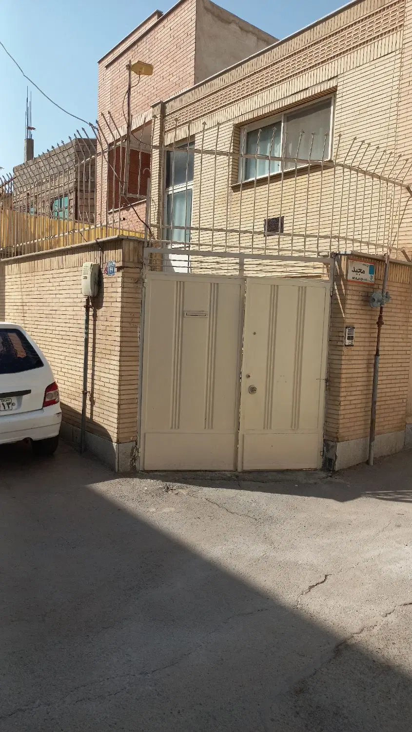 فروش منزل مسکونی درب حیاط شیک ماشین رو