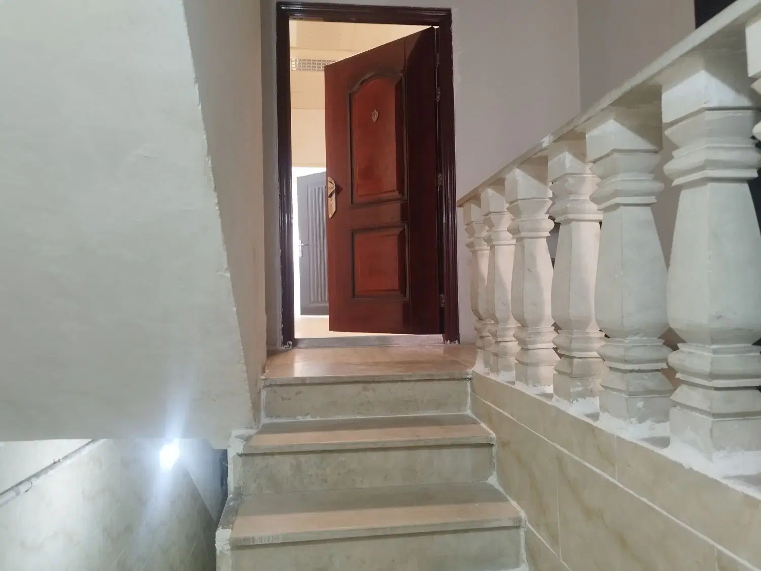 آپارتمان چهار خوابه  تک واحد دربست مستقل