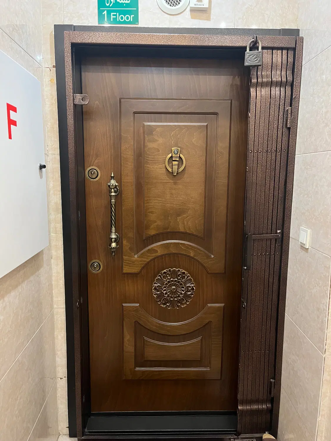 ۱۲۰ متر تک واحده  فول امکانات