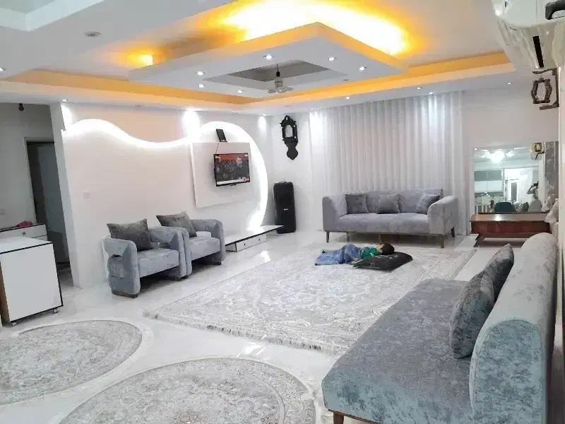 ویلا دو واحدی  حیاط دار