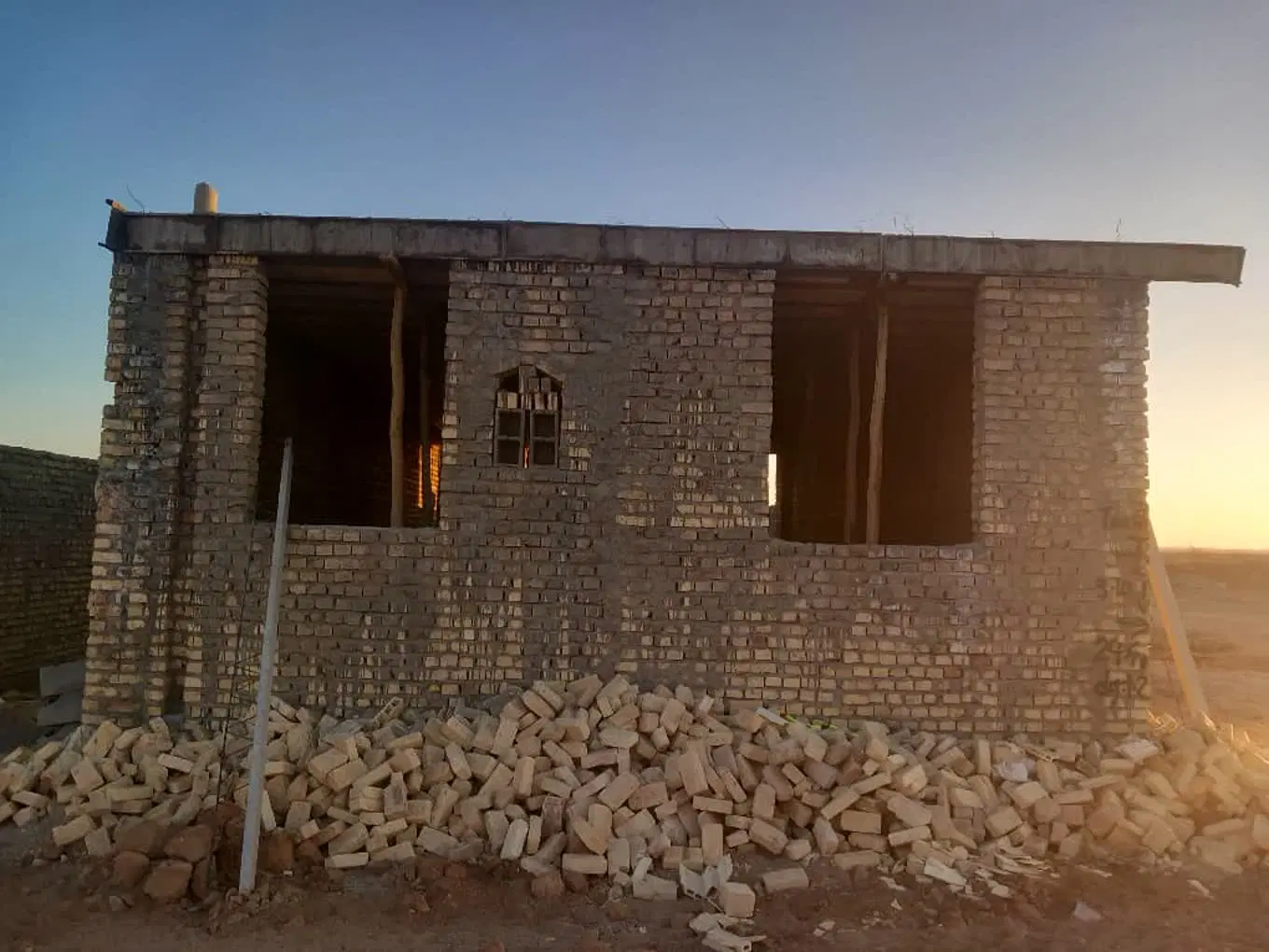 زمین نیمه ساز فروشی