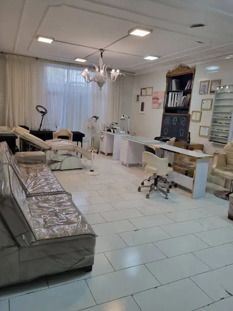 دفتر کار مهندسی یا سالن ولیعصر