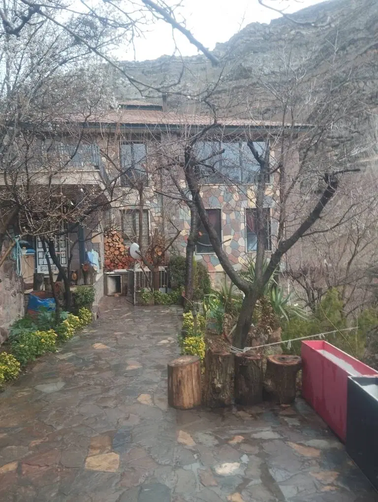 کلبه ۴۵متری ۱۵۰متر حیاط  پشت داراباد