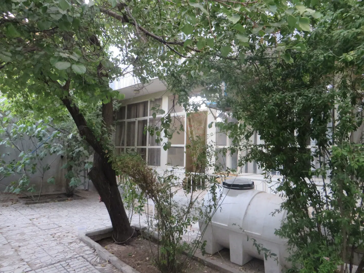 خانه ۲۸۷ متری دوکله با حیاط بزرگ نزدیک مرکز شهر