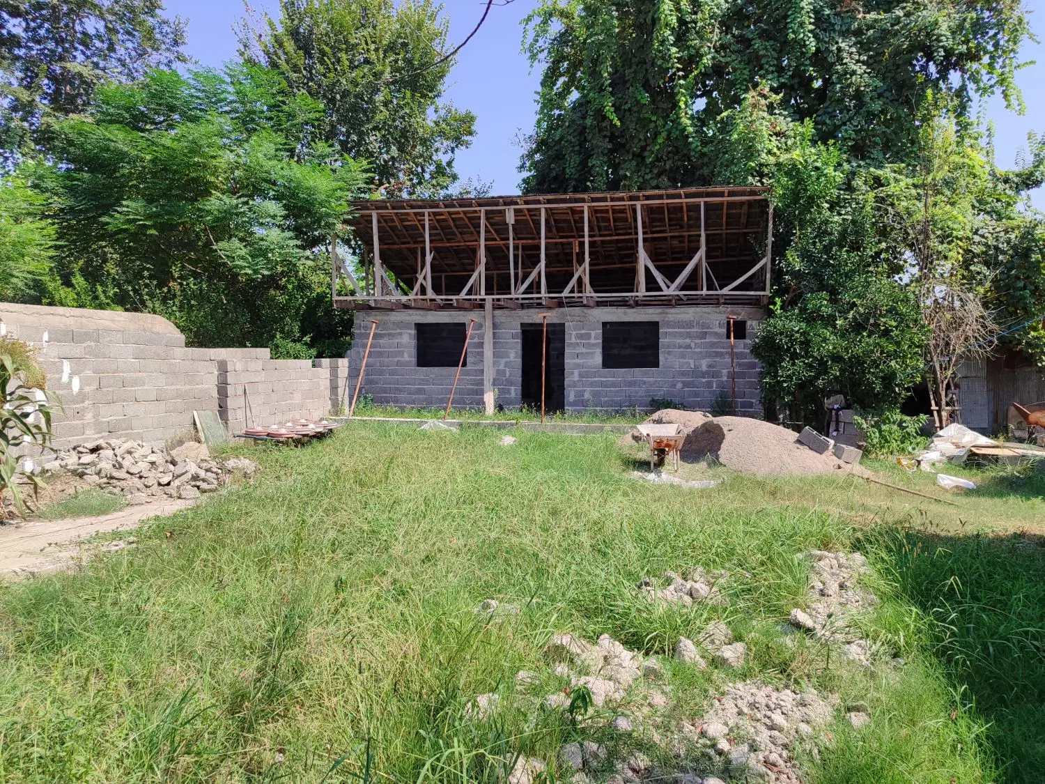 سوئیت 50 متری نیمه کاره
