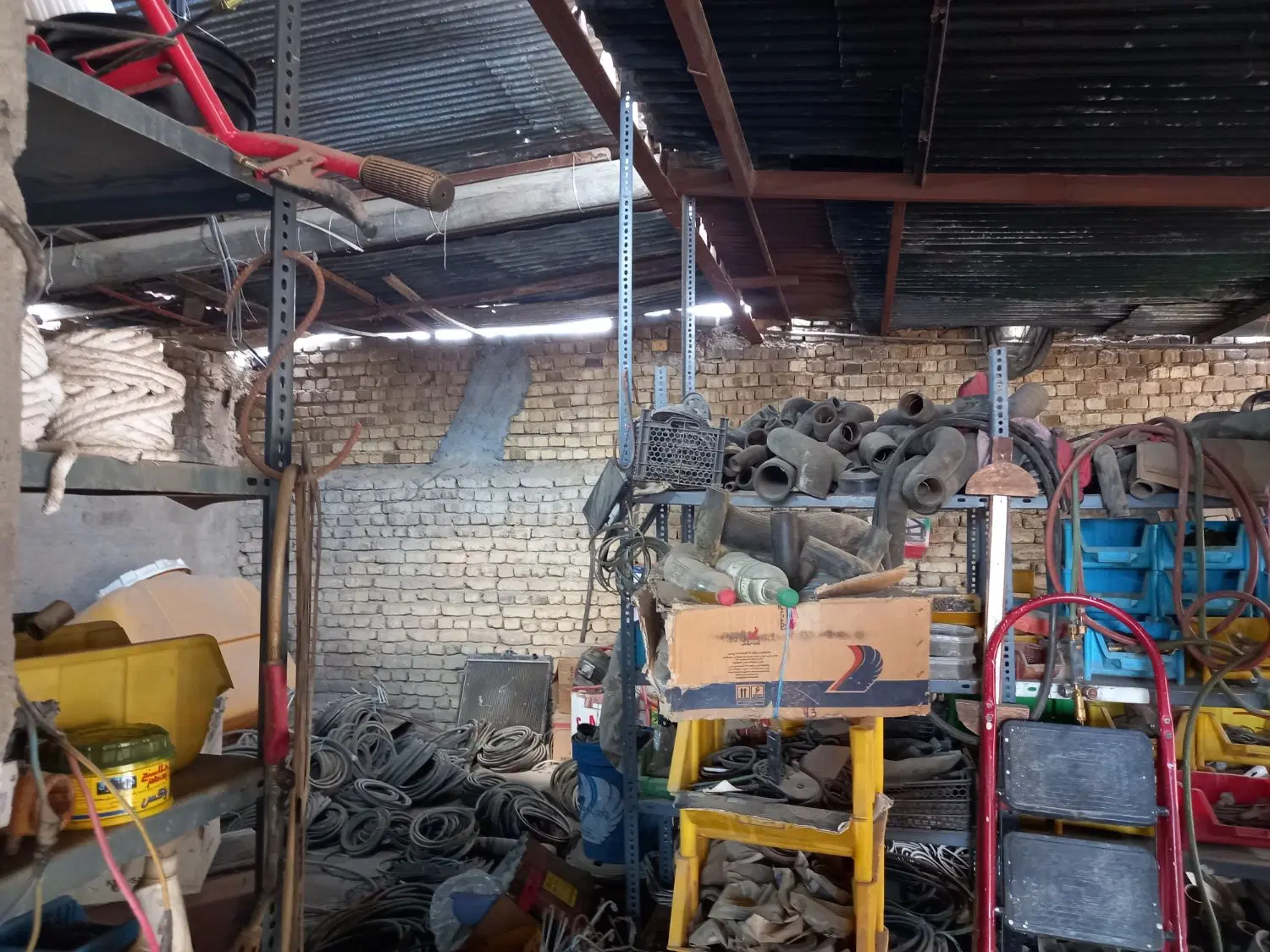 گاراژ ۵۰۰ متری بر جاده فراهان