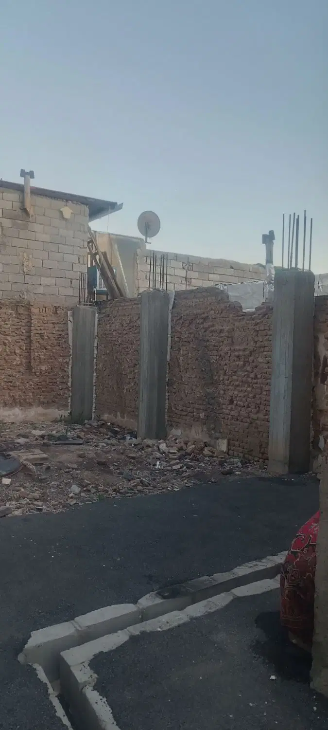 ملک نیمه کاره